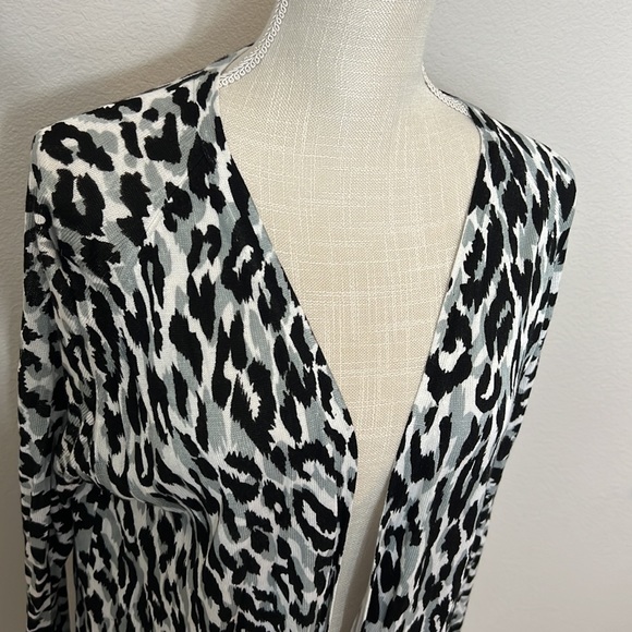 Sweet Romeo Cardigan in Grey Leopard - Picture 2 of 6